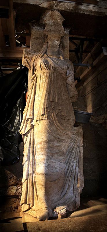 Amphipolis_Caryatid_l_14979_